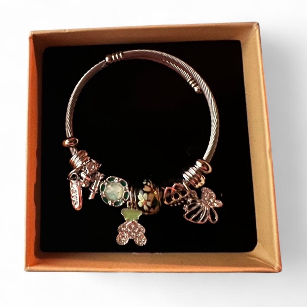 Source Unknown Silver and Green Charm Bracelet